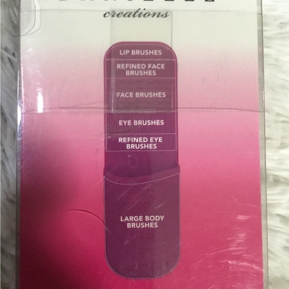 Danielle Creations Cosmetic Brushes & Cleaning Matt set of 3 brushes - Picture 5 of 5